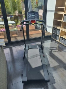 York T101 Heritage Folding Treadmill - Picture 1 of 6