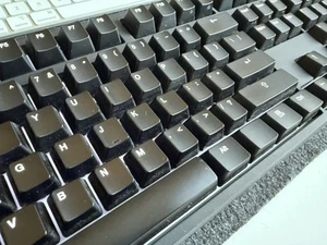 Code V3 87-Key Illuminated Mechanical Keyboard - White LED Backlighting, Black - Afbeelding 1 van 4