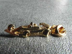 PINES RAROS - FORMULA 1 - COCHE DE CARRERAS 27 - CAMPEONATO - ZAMAK DORADO 2D - Imagen 1 de 3