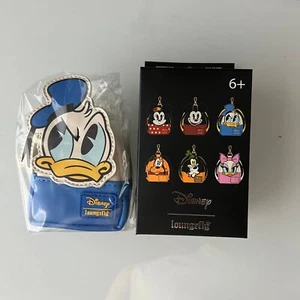 Mini mochila Loungefly Donald Duck Mickey and Friends llavero misterioso - Imagen 1 de 2