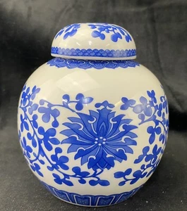 Vintage Blue White Porcelain Ginger Jar Lid 5" High - Picture 1 of 7