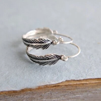 NOVO Catálogo Sundance Brincos de Argola de Penas de Coração e Prata Esterlina - Imagem 1 de 2