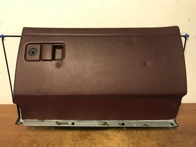 1994 BUICK PARK AVENUE GLOVE BOX #2122 - Image 1 of 4