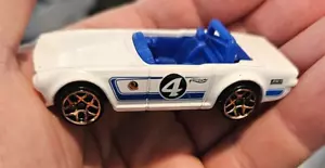Hot Wheels 2009 Triumph TR6 loose diecast car ready to be displayed - Picture 1 of 5
