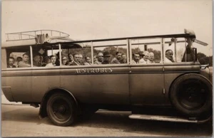 Foto real vintage de VIENA, Viena Austria RPPC postal ASTROBUS turistas / 1938 - Imagen 1 de 2