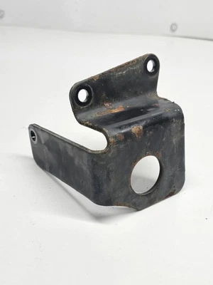 JOHN DEERE X324 BRACKET M172884 - Image 1 of 4