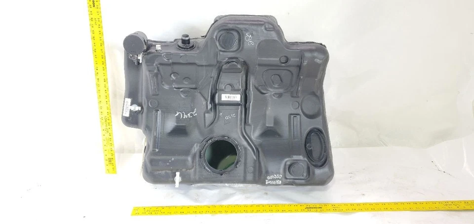 Tanque de combustible automático SAAB 9-3 2008 2009 2010 2011 OEM 2,0 L Foto 1 de 4