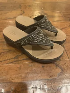 Crocs Sloan Women’s Sz 7 Embellished Brown T-Strap Platform Wedge Flip Flops - Picture 1 of 11