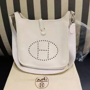 Hermes Evelyne PM II Shoulder Bag in White Leather - With Authentication - Picture 1 of 20