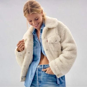 Levi's NWT Baby Bubble Sherpa Trucker Jacket Coconut Milk Cream Off White Size L - Picture 1 of 15