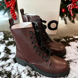 SO Boots Womens 8 Combat Boot Reindeer Burgundy Lace Up Side Zip New In Box - Picture 1 of 16