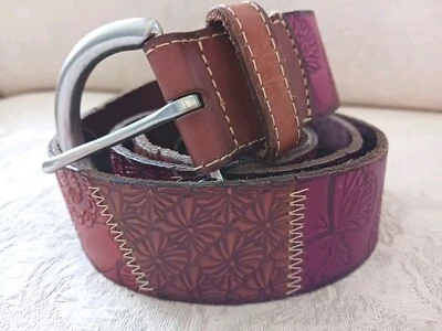 Fossil Talla L 36" Cuero Tooled Patchwork Cinturón Marrón Tostado Rosa Flores Mariposas Foto 1 de 4