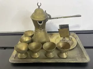 Juego de té de café turco Dallah de colección bandeja de latón antiguo bronce de Oriente Medio - Imagen 1 de 19