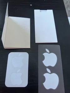 Lote de calcomanías adhesivas con logotipo de Apple genuinas OEM blancas conjunto de 2 hojas 4 pegatinas en total - Imagen 1 de 3