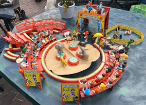 Playmobil Zirkus: 2 Manegen,viel Publikum, Musikgruppe, Elefanten,Seehunde u.a. - Bild 1 von 18