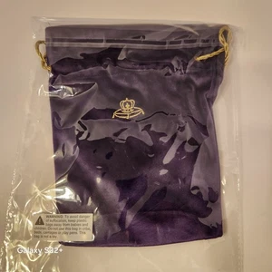 Crown Royal Aged 18 Years Velvet Bag Purple Non Smoker - Picture 1 of 2