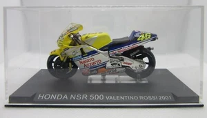 Modellino scala 1:24 con teca Moto Honda NSR 500 Valentino ROSSI 2001 vv21 - Foto 1 di 1