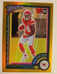 2022 Classics 🏈#D /60 Gold RC Timeless Tributes Premium Skyy Moore Rookie KC 🔥 - Bild 1 von 2