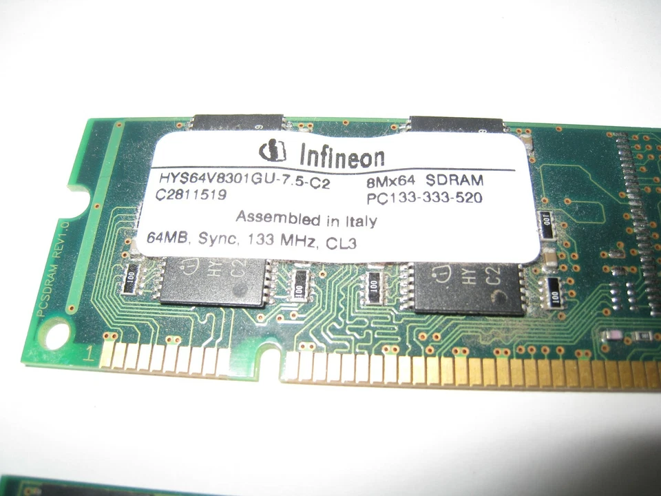 Infineon HYS64V8301GU-7.5-C2 64MB (PC133 133MHz non-ECC Unbuffered CL3 168-Pin) - Image 1 of 1