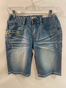 Nuevos Pantalones Cortos de Denim Mudd Niñas Talla 16 Cintura Ajustable Floral Bordado Distress - Imagen 1 de 3