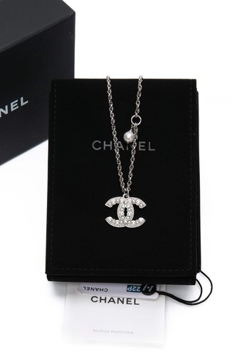 Collana CHANEL 22P Cristallo CC Ciondolo Argento Cristallo Bianco Perlato
