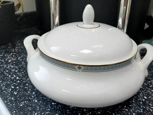MARKS & AND SPENCER FELSHAM LIDDED TUREEN EXCELLENT CONDITION - Picture 1 of 4