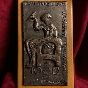 1970 Signed Antique Girl Lady Bird Artist Award Bronze Medal Plaque Figure Wood - Picture 1 of 10