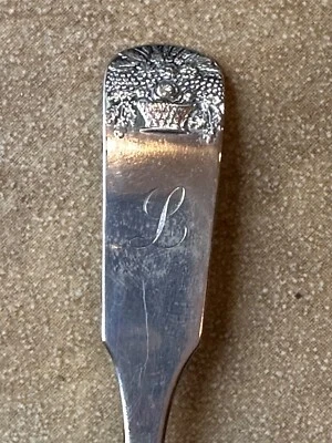 Antigua moneda plata cucharadita cesta Kendall mediados de 1800s 6” 14g mono “L” grieta LL108 Foto 1 de 4