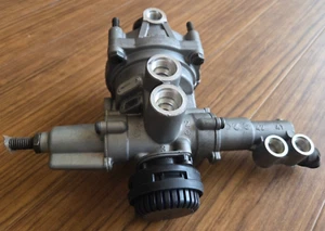 Wabco load sensing valve 4757111260 DAF 84266 1302096 65CF 95XF FREE UK SHIPPING - Picture 1 of 3