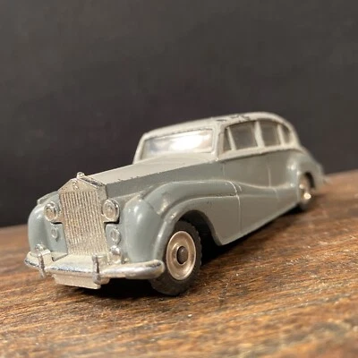 Original Dinky Toys 150 Rolls Royce Silver Wraith Two Tone Gray England - Image 1 of 4