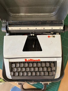 Lilliput Junior typewriter in carry case 1970s vintage - spares/repair - Picture 1 of 13