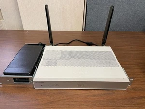 Routeur de service Cisco C1111-8PLTEEA IRS 1000 Series 8x Gigabit LAN 2x Gigabit WAN - Photo 1/3