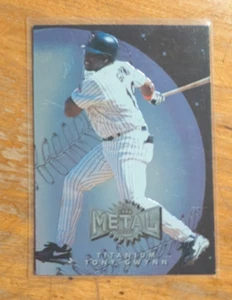 1996 Metal Universe Titanium #4 Tony Gwynn Padres - Picture 1 of 1