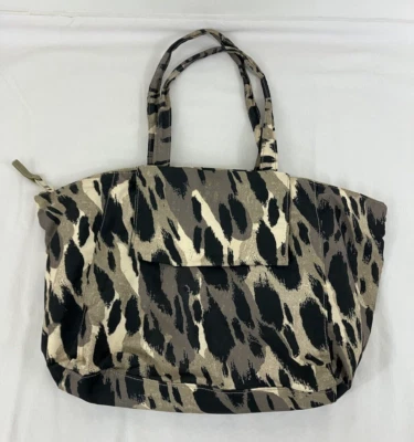 Bolso de Mano Vince Camuto Estampado Camuflaje 12.5x8x11 Foto 1 de 4