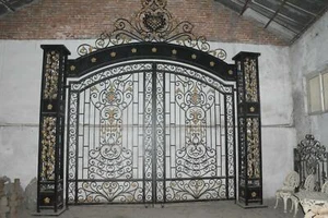 INCREDIBLE HAND WROUGHT AND CAST IRON ESTATE DRIVEWAY GATES - FETY1 - Picture 1 of 1
