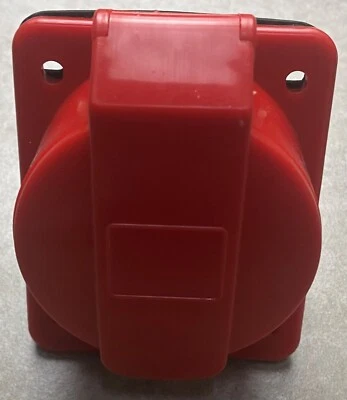 GEWISS GW62221 IP44 10 DEGREE PANEL RECEPTACLE 3P+N+E 32A 415V 6H - Image 1 of 4