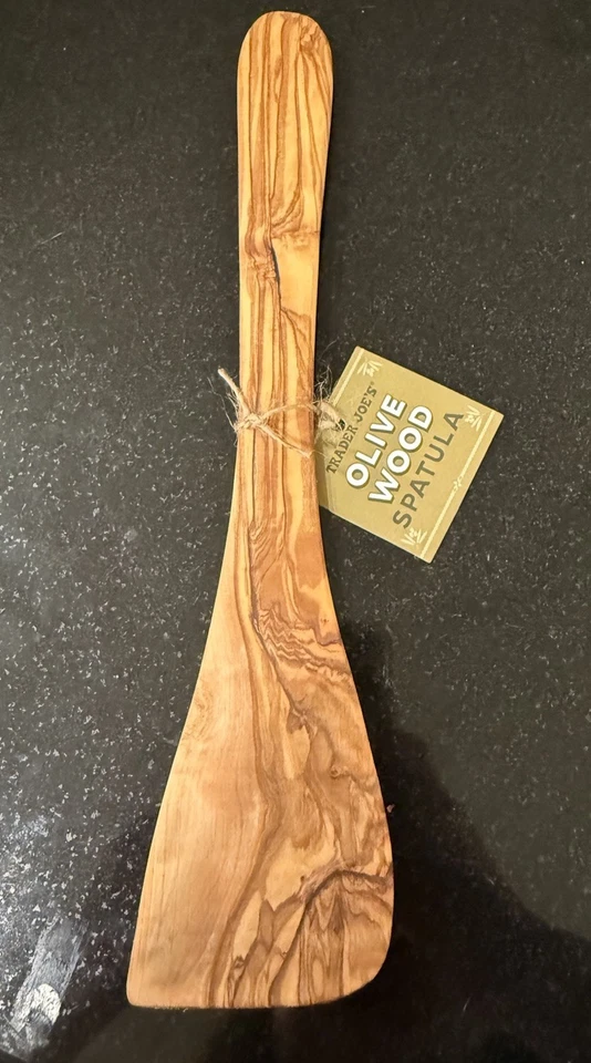 Espátula de madera de olivo hecha a mano Trader Joe’s Holiday edición limitada Navidad Foto 1 de 4