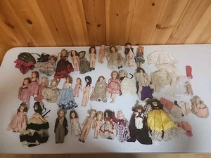 Lote de 30 muñecas vintage años 50 ropa intrincada 6" a 8,5” usado estado LEER - Imagen 1 de 24