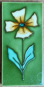 ENGLAND - ANTIQUE ART NOUVEAU MAJOLICA BORDER TILE C1900 - Picture 1 of 3