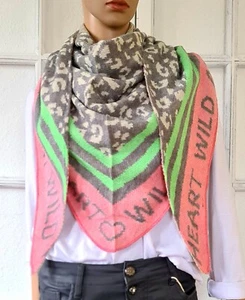 TrendXXL Dreieckstuch Halstuch Schal Viskose Animal/Schriftzug Grau Grün Lachs - Bild 1 von 3