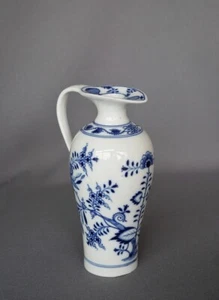 antiker Ölkrug Zwiebelmuster Porzellan Meissen vor 1900 gedeckter Tisch Küche - Bild 1 von 4