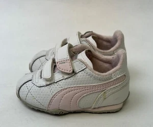 Tenis PUMA para niñas y niños pequeños talla US3 blanco rosa venta al por menor $30 usados - Imagen 1 de 5