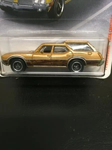 Matchbox 1:64 1971 Oldsmobile Vista Cruiser - Picture 1 of 7