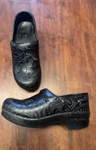Dansko Tooled Leder Clogs Schuh Floral geprägt Größe 37 / US 6,5-7 schwarz - Bild 1 von 12