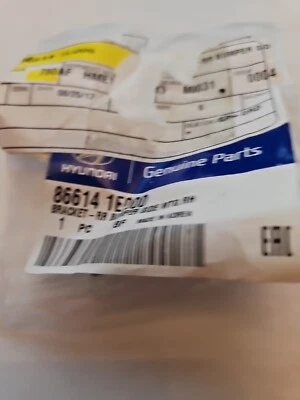 86614 1E000 HYUNDAI ACCENT 2005-2006 BRACKET - REAR BUMPER SIDE MTG, RH  es165 - Image 1 of 2