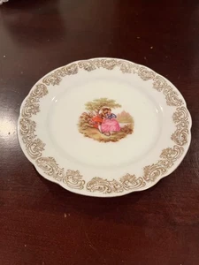 Veritable France Bread Plate Adorned with a Fragonard Courting Couple - Imagen 1 de 3