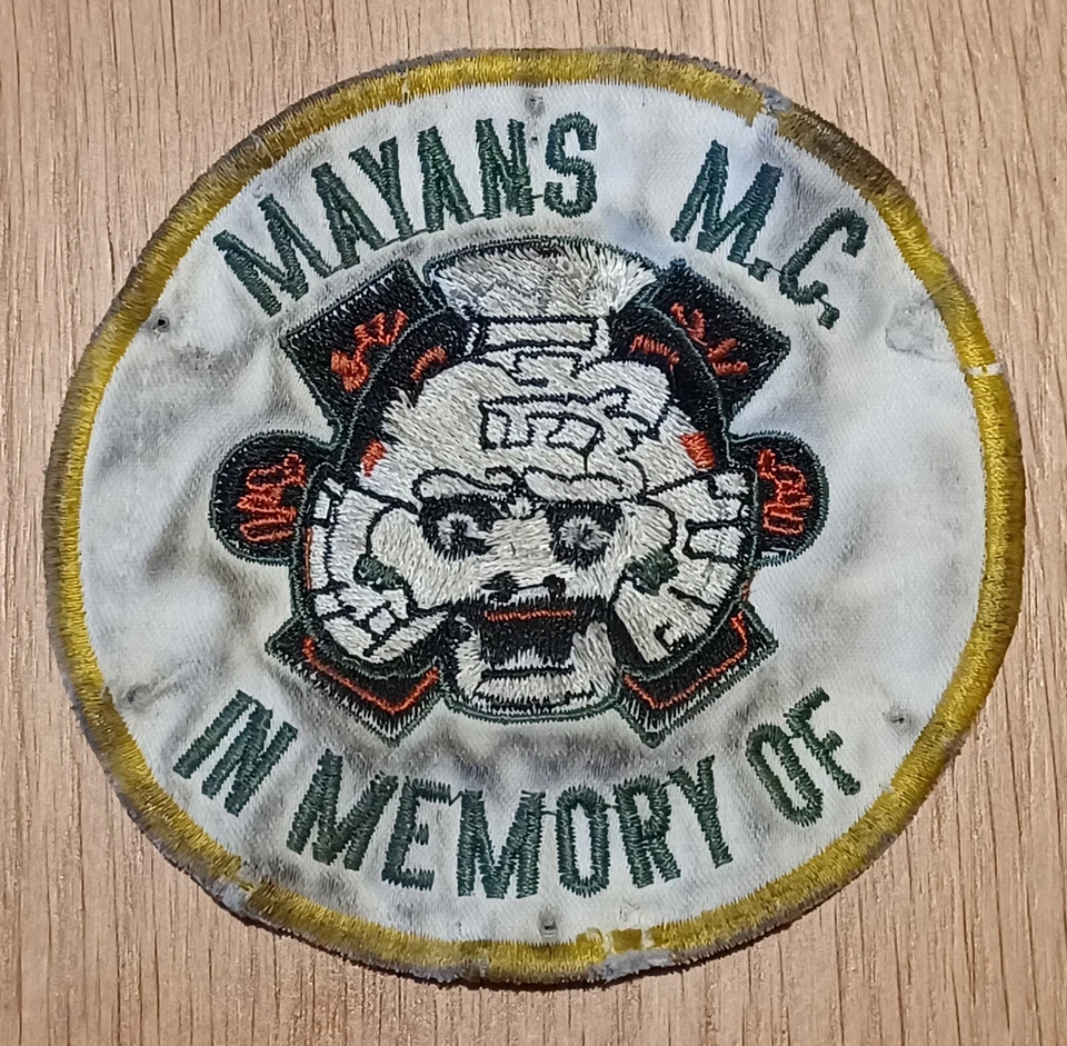 MAYANS MC - AUTÉNTICO PARCHE "EN MEMORIA DE" PANTALLA USADO ORIGINAL DEL SET KUTTE  Foto 1 de 3