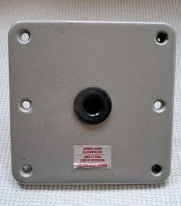 Attwood 67739 Lock-N-Pin Base Plate 7 x 7 inch - Picture 1 of 4