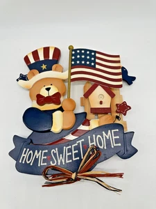 Avon 2003 patriotisch 4. Juli Holzbär Home Sweet Home Wand Türschild Schild Neu im Karton - Bild 1 von 5
