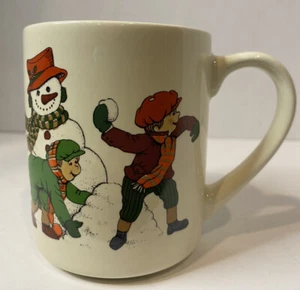 Frostiger Schneemann Schneeballschlacht Winter Schnee Weihnachten Keramik Kaffeebecher Tasse Vintage - Bild 1 von 6